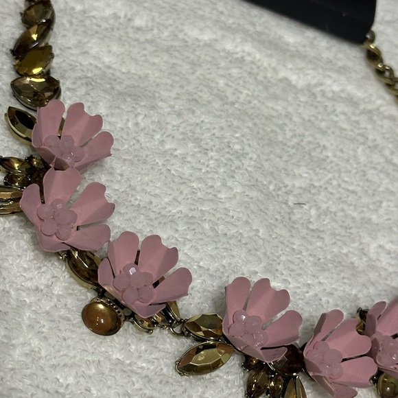 Simply Vera Wang 3D Pink Flower Rhinestone Statement Necklace NWT - Picture 5 of 6